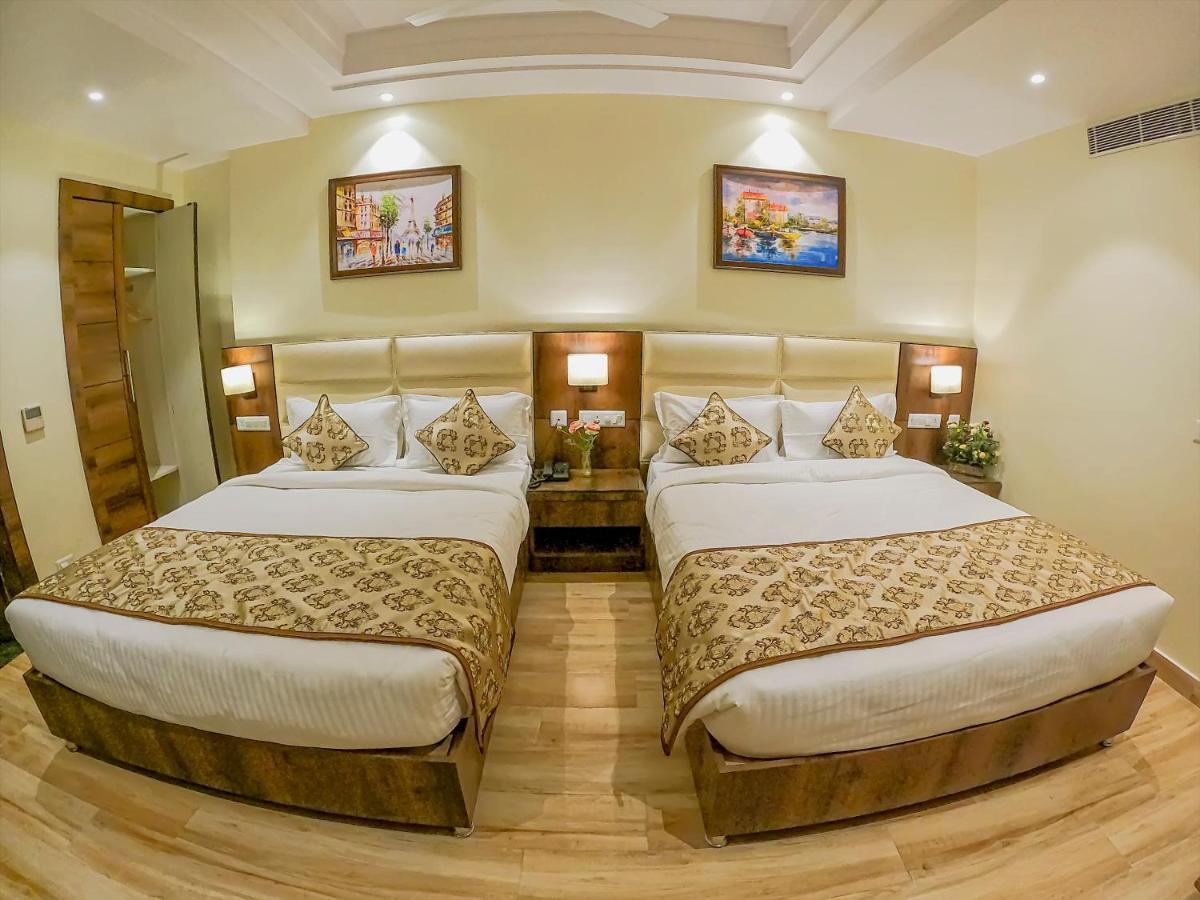 Hotel Hira Inn-10Mins From Railway Station & Bus Station Аллахабад Экстерьер фото